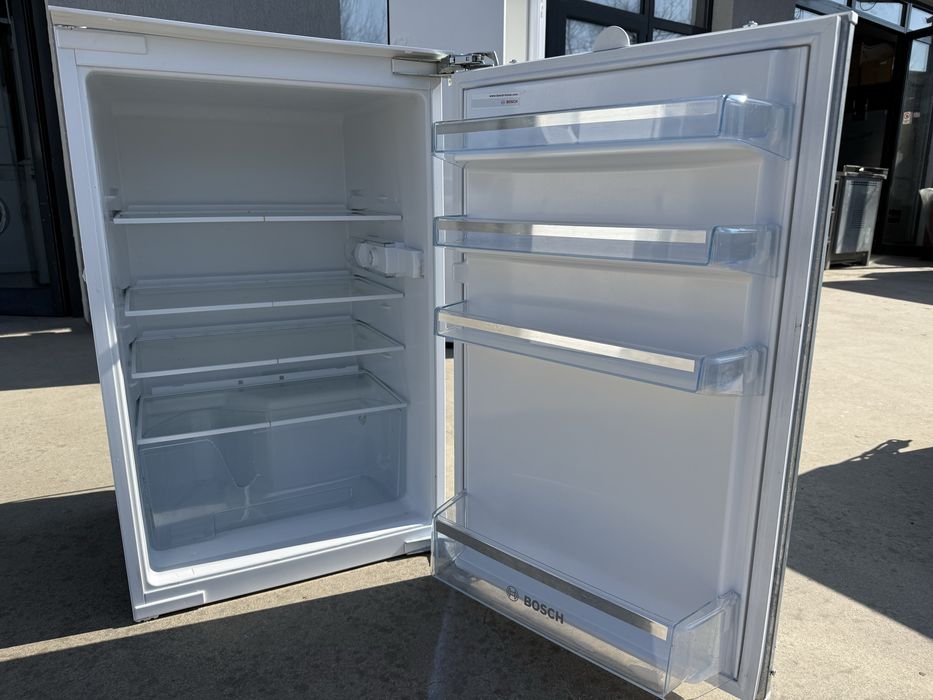 Малък хладилник за вграждане Bosch
