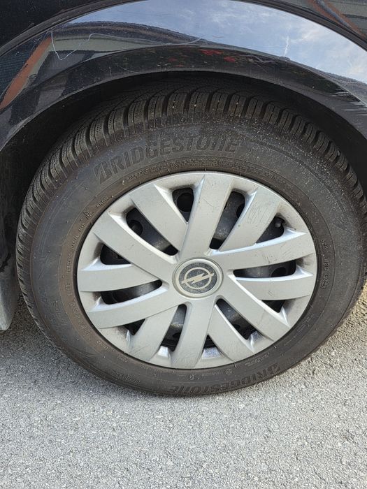 Opel Astra  черна