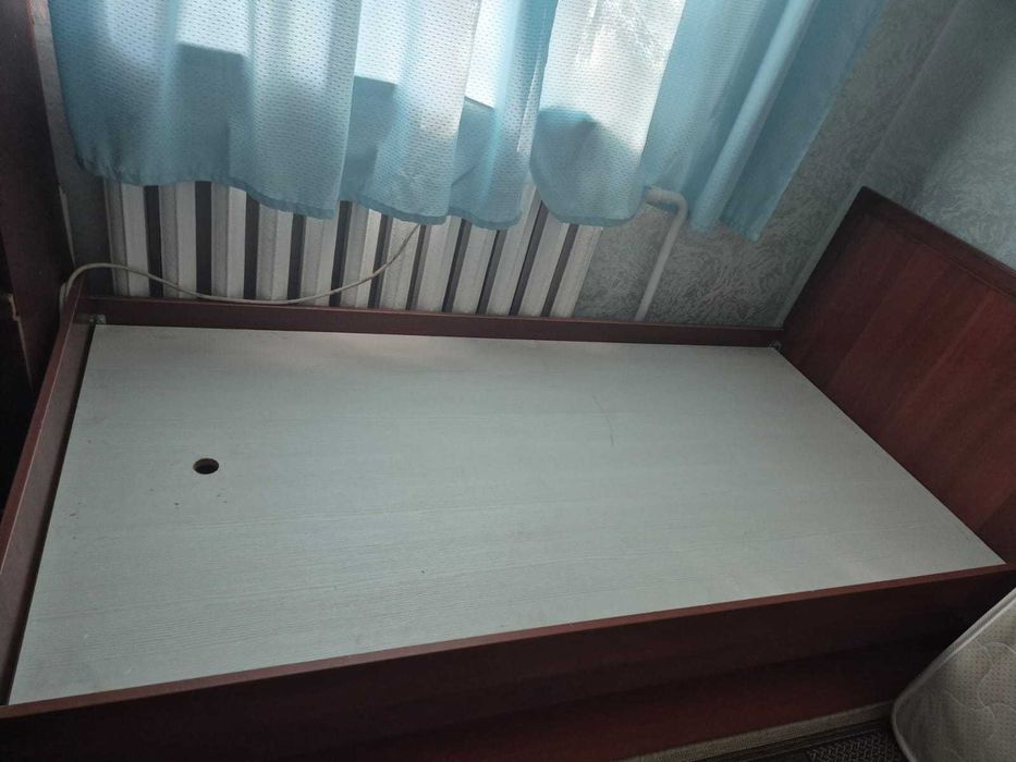 Кровать с матрасом