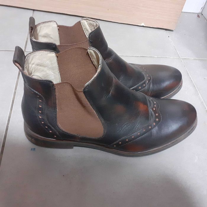 Vand ghete dama Marelbo din piele, stare foarte buna, pret 70 lei