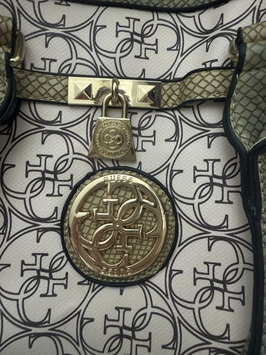 Дамска чанта guess