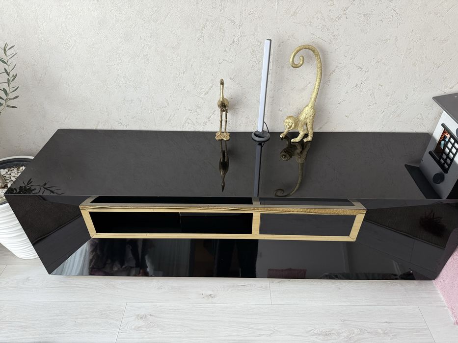 Comoda luxury achizitionata de pe site ul Billionaire Design