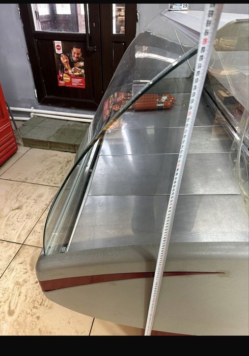Продам витринный холодильник