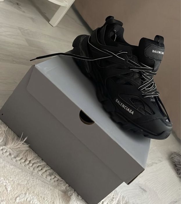 Balenciaga track