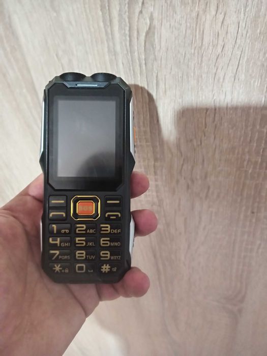 Телефон с две карти чисто нов