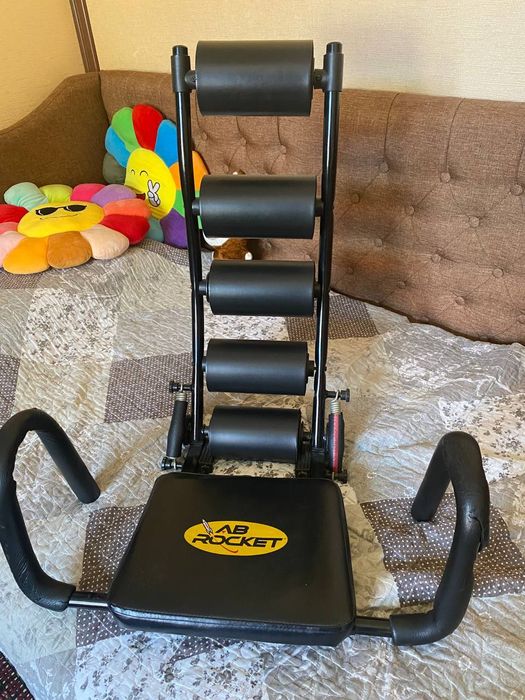 Тренажерное кресло   для укрепления мышц пресса и спины