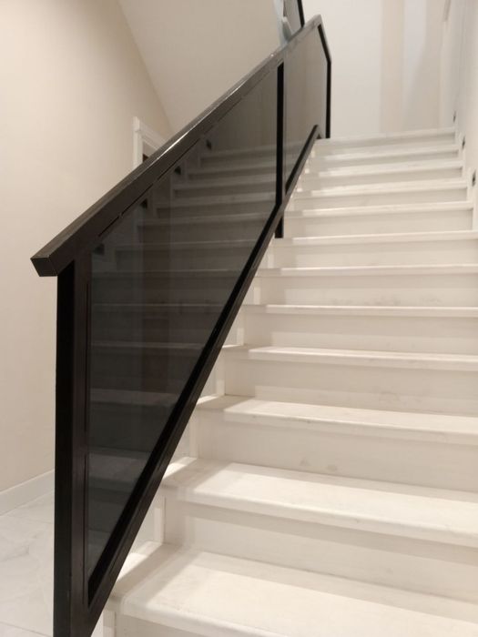 Стеклянное перила из чорнога  метала