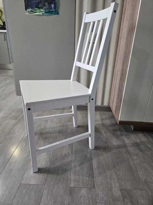 Кухонные стулья в хорошем состоянии.