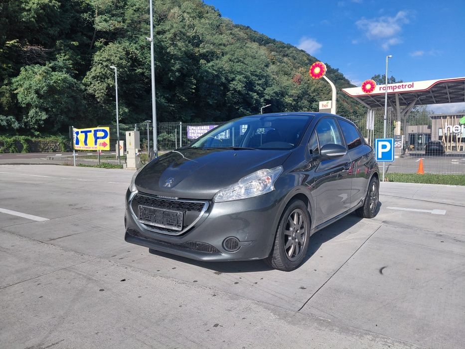 Peugeot 208 1,2 benzina an 2015 euro 5