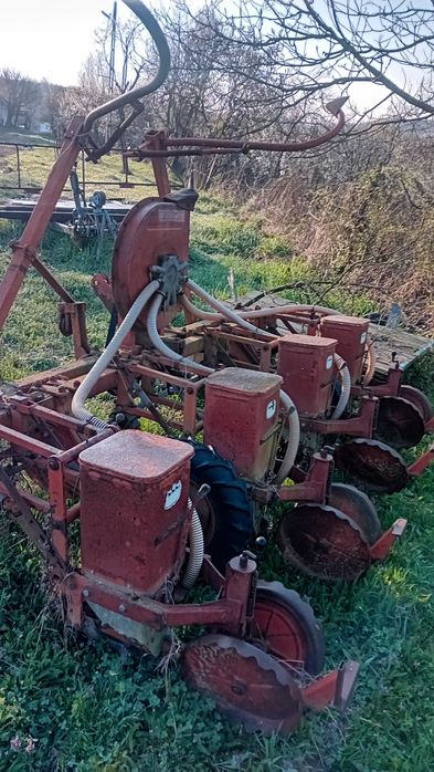 Semănătoare 4 rânduri
