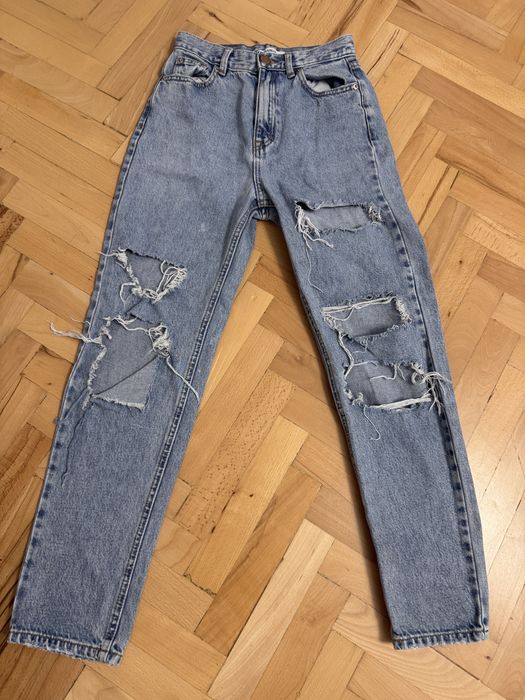 Скъсани дънки на pull and bear