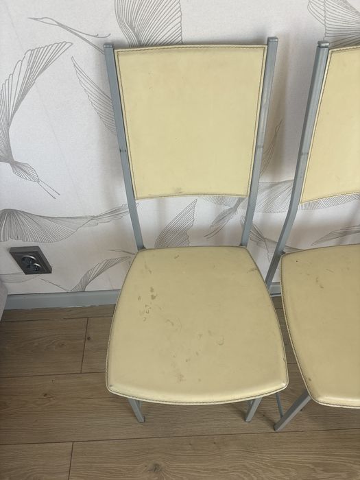 Стулья кожанные продаютсяб/у