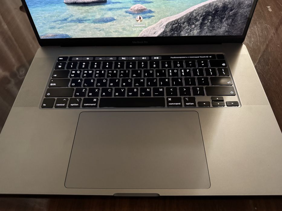 Macbook pro i9 2020   Ideal xolatta.