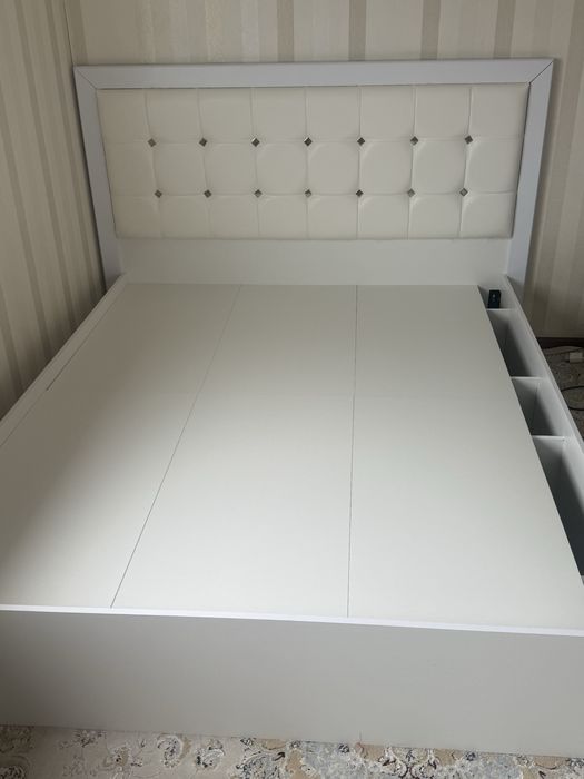 Двухспальняя кровать