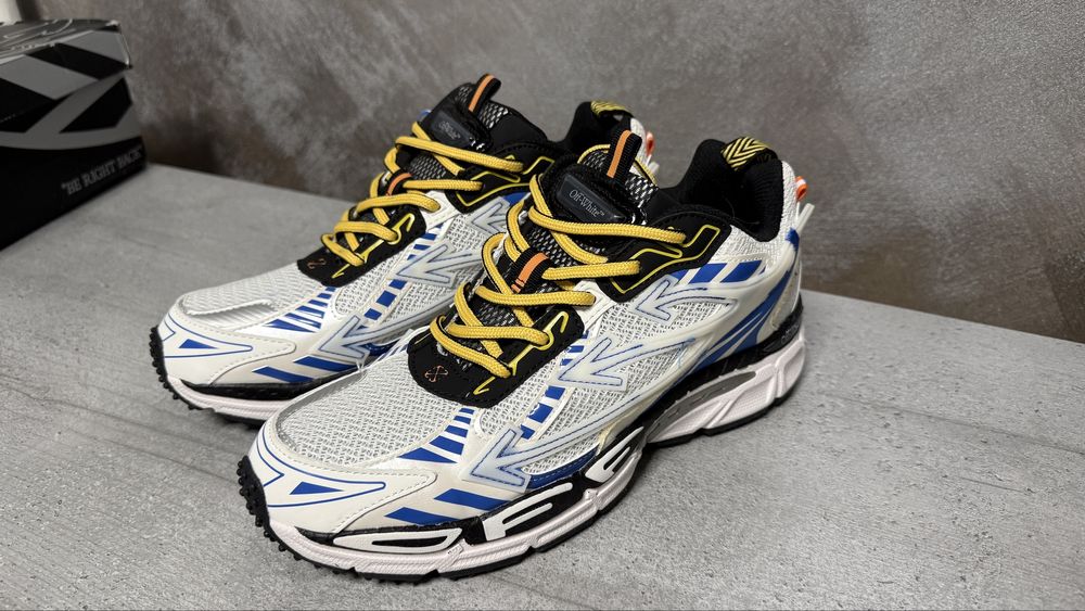 Off-white be right back / out of office