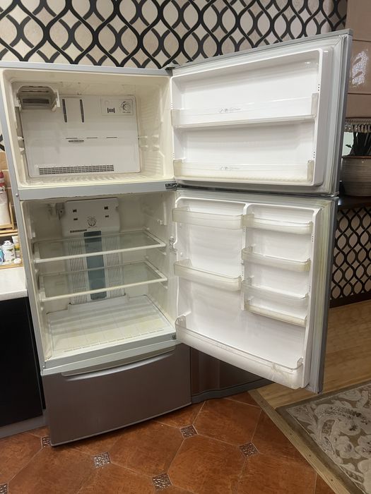 Холодильник трехкамерный Panasonic NR-C703R