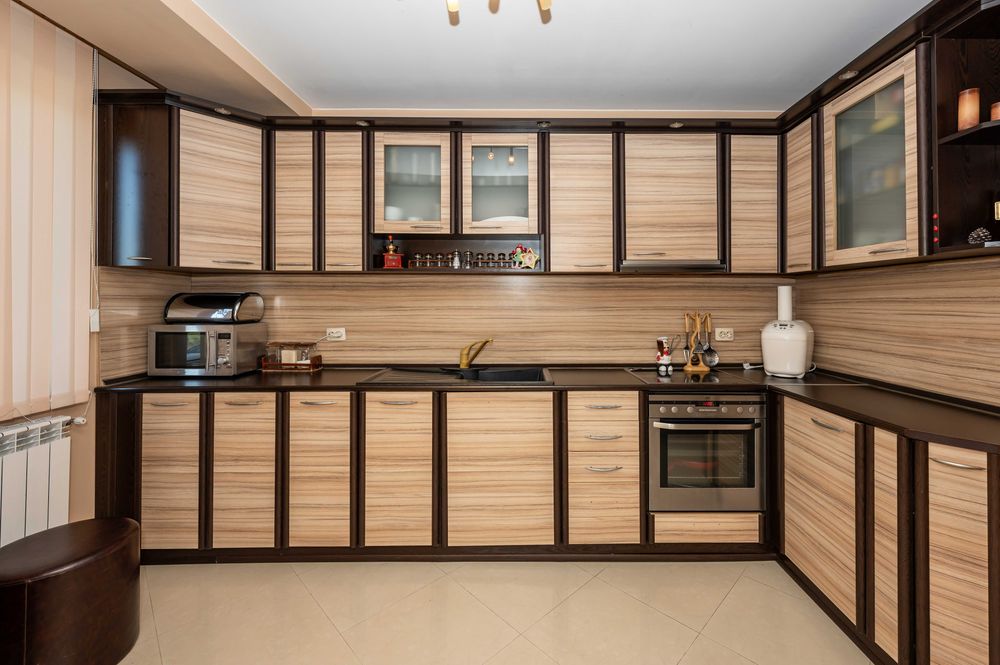 Продава се Многостаен апартамент в с. Граф Игнатиево, Област Пловдив - 500 кв.м за 740 €/кв.м - Снимка #4