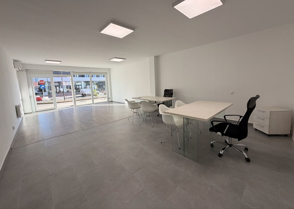 Spatiu comercial de inchiriat Ared