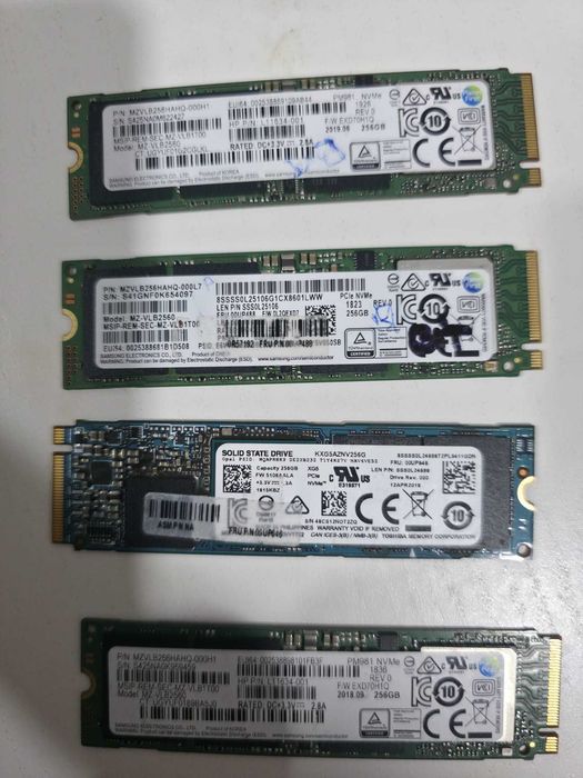 Lot SSD M.2, 256 GB - NVMe si SATA
