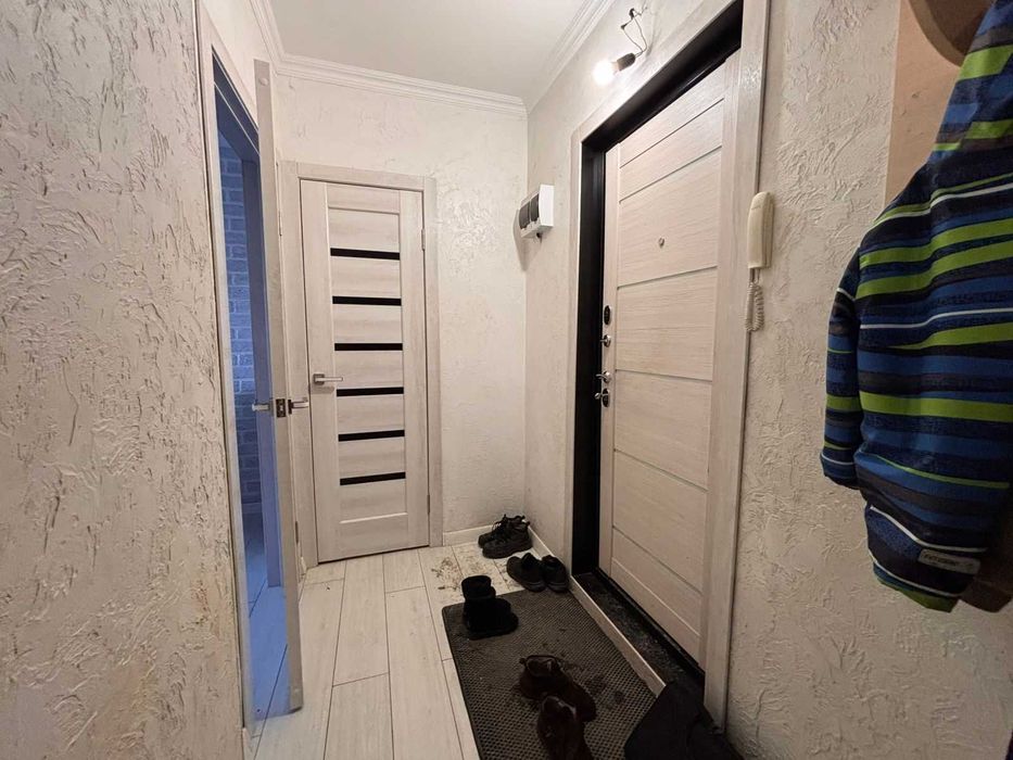 продам четырехкомнатную квартиру