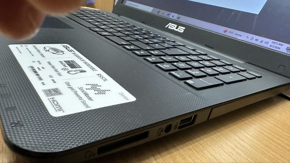 Vând urgent Laptop Asus R557L  funcțonal