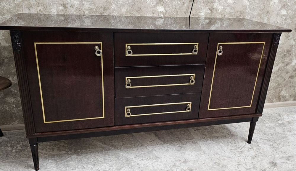 Продаётся лакированный комод ОНИКС Румыня в хорошем состоянии.