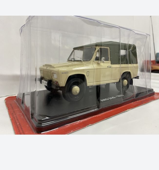 ARO 240 an 1978 Macheta auto  scara 1:24 (16 cm)  Hachette