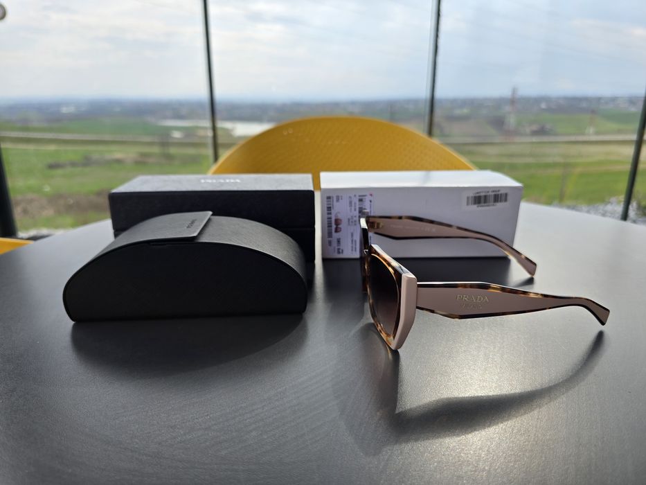 Ochelari de soare Prada