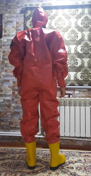 Водонепроницаемый комбинезон с капюшоном