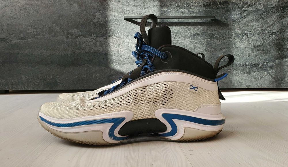 NIKE AIR JORDAN white sport blue