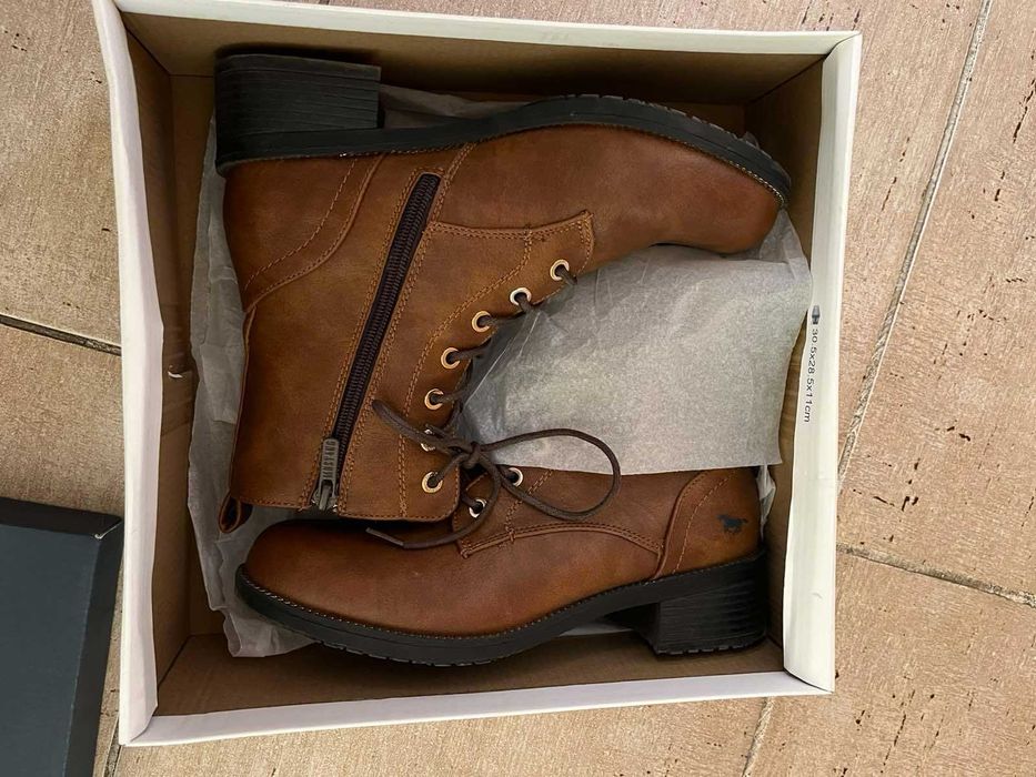 Продавам Боти Mustnang