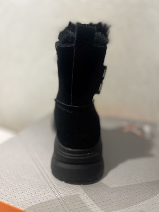 Продам замшевые сапожки (угги)