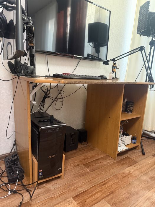 Компьютерный стол