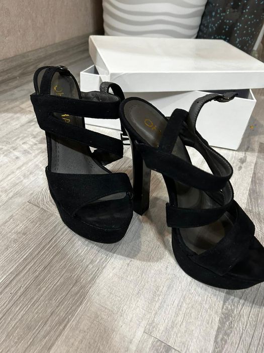 Продам туфли новые