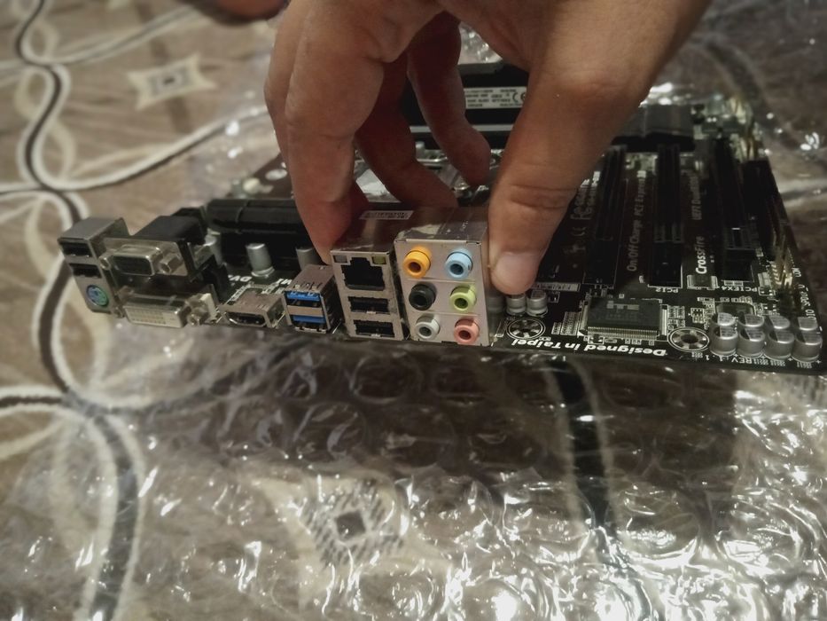 Процесор + два подаръка (рам и дъно)