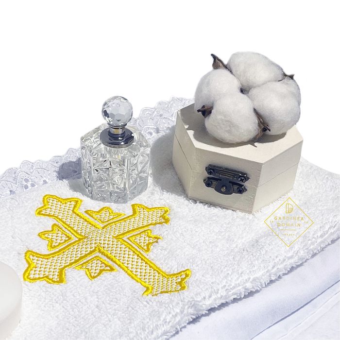Set elegant trusou botez Gardinea Domain 11 piese lumanare roz