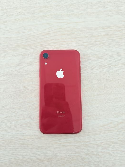 iPhone XR в красном цвете 64гб