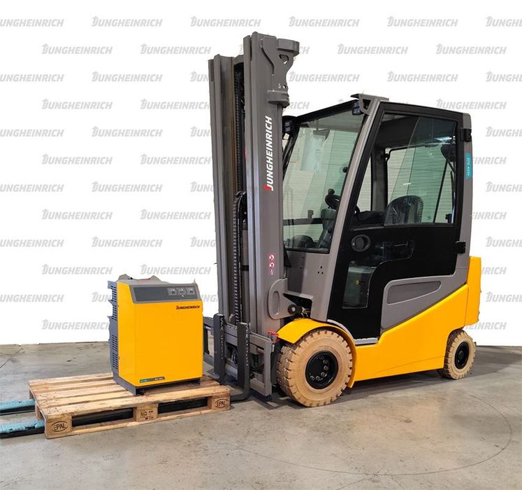 Jungheinrich EFG 425k Electrostivuitor Jungheinrich EFG 425k, capacitate 2500 kg