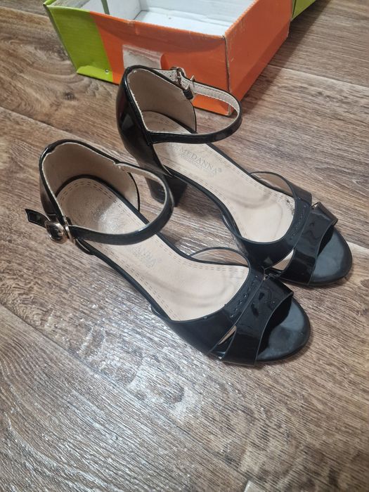 Продам туфли женские