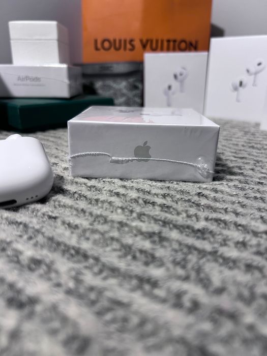 Casti Airpods 4 USB C super calitate cu promotie