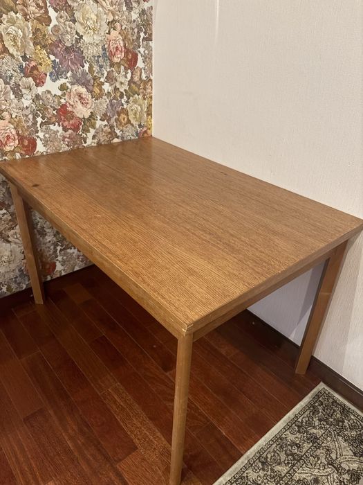 Стол из натурального дерева