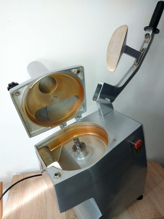 Aparat profesional de tăiat legume și brânzeturi