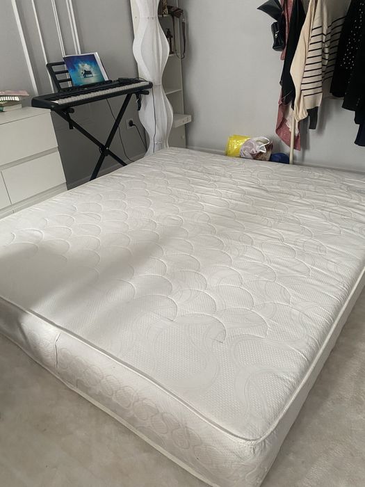 Большой матрас пружинный