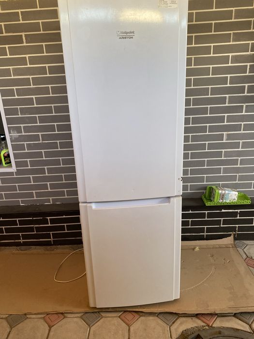 Продам Холодильник ARISTON