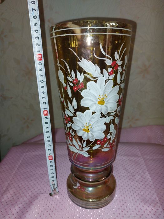 Вазы для цветов из цветного стекла