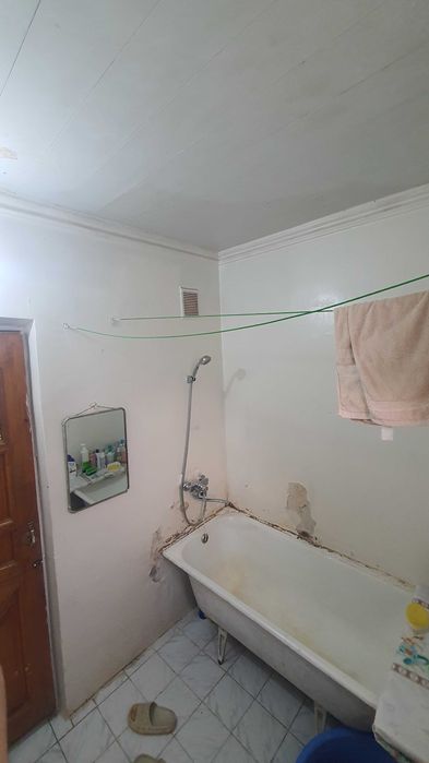 Yakkasaroyda 2 xonali kvartira sotiladi!