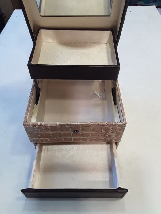 Кутия за бижута 22 лв.