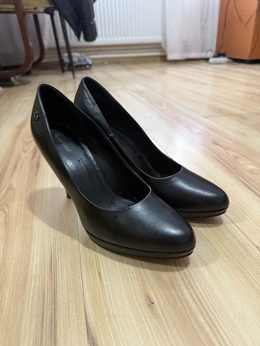 Pantofi cu toc negri