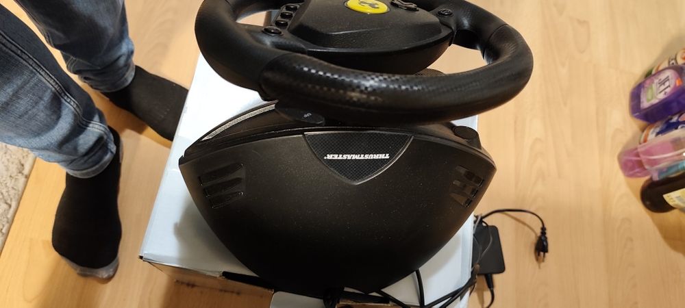 Trustmaster Ferrari Force Feedback Волан за рейсинг игри