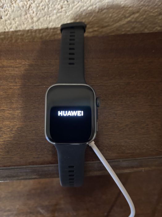 Продавам часовник Watch Fit 4